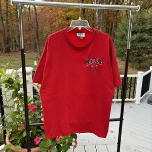Vintage Chicago Bulls T Shirt Red Embroidered Logo NBA Sz XL Jordan Lee Sport